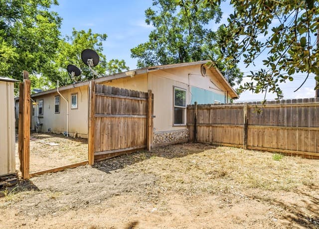 706  4th. St., Floresville, TX 78114 — photo 25
