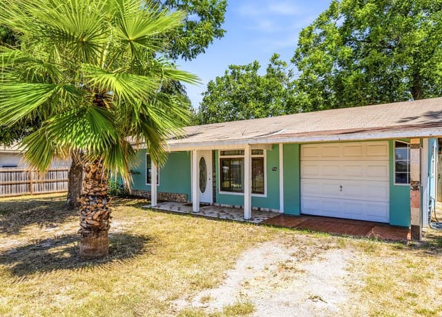 706  4th. St., Floresville, TX 78114 — photo 3