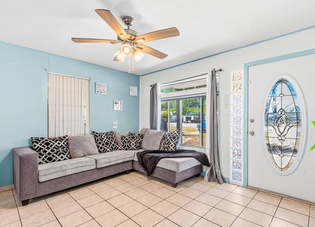 706  4th. St., Floresville, TX 78114 — photo 4