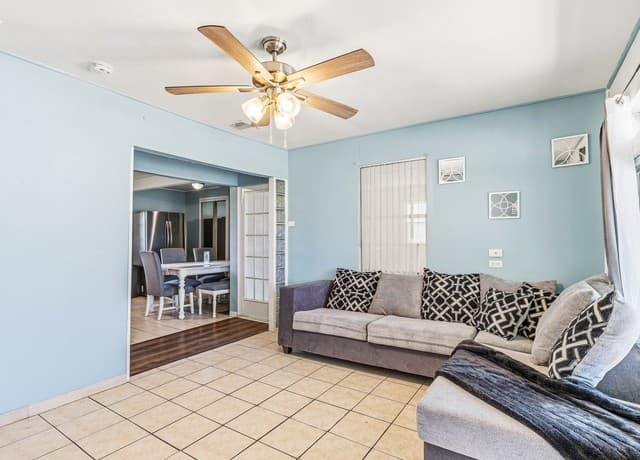 706  4th. St., Floresville, TX 78114 — photo 6