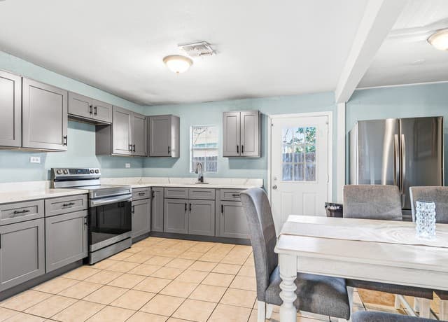 706  4th. St., Floresville, TX 78114 — photo 9
