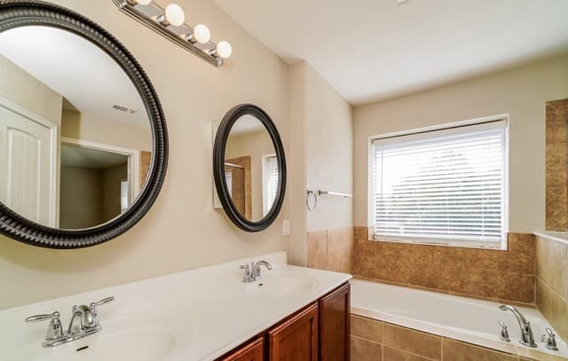 5646  Southern Oaks, San Antonio, TX 78261 — photo 12