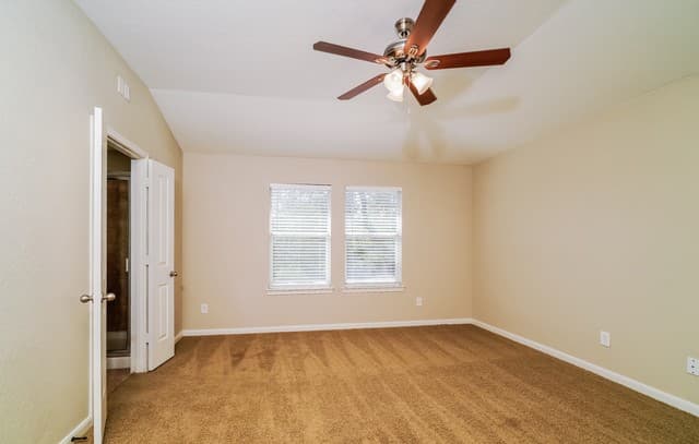5646  Southern Oaks, San Antonio, TX 78261 — photo 13