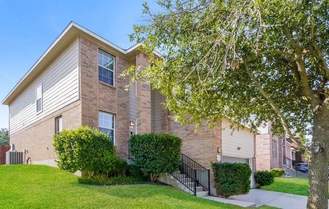 5646  Southern Oaks, San Antonio, TX 78261 — photo 2