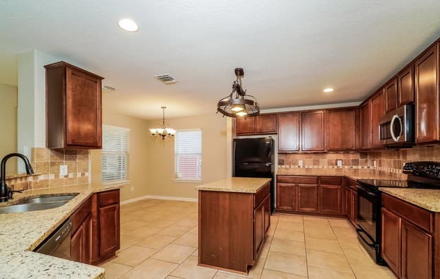 5646  Southern Oaks, San Antonio, TX 78261 — photo 3