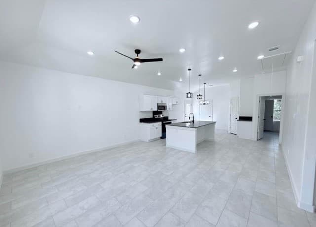 509  Judson Dr, Devine, TX 78016 — photo 2