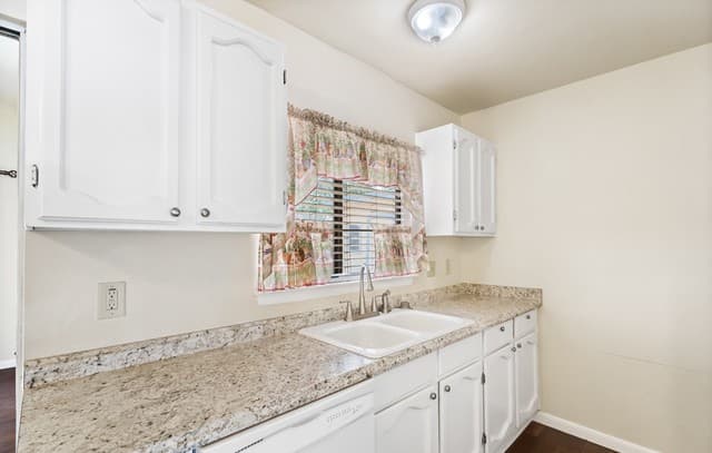 4907  Dare Ln, San Antonio, TX 78217 — photo 12