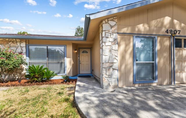 4907  Dare Ln, San Antonio, TX 78217 — photo 4