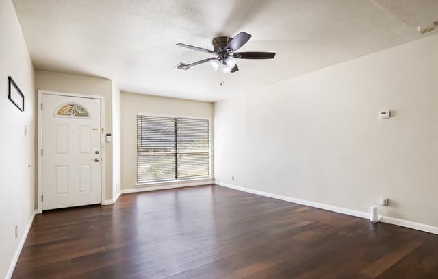 4907  Dare Ln, San Antonio, TX 78217 — photo 6