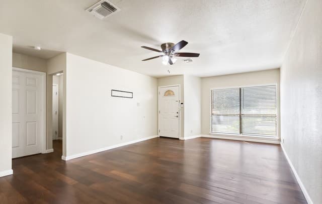 4907  Dare Ln, San Antonio, TX 78217 — photo 7