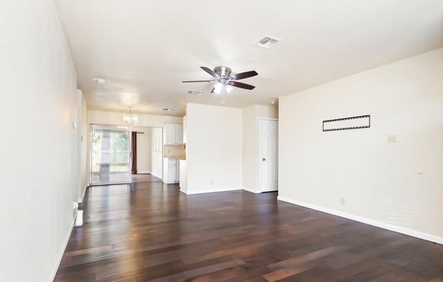 4907  Dare Ln, San Antonio, TX 78217 — photo 8