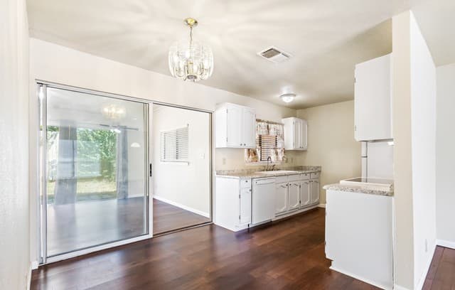 4907  Dare Ln, San Antonio, TX 78217 — photo 9