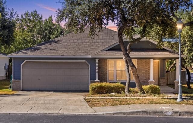 8840  Twin Oaks Ct