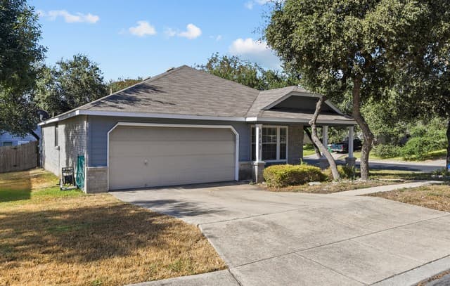 8840  Twin Oaks Ct, San Antonio, TX 78250 — photo 2