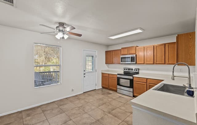 8840  Twin Oaks Ct, San Antonio, TX 78250 — photo 8