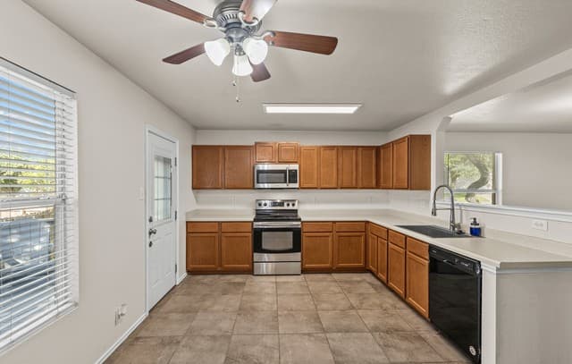 8840  Twin Oaks Ct, San Antonio, TX 78250 — photo 9