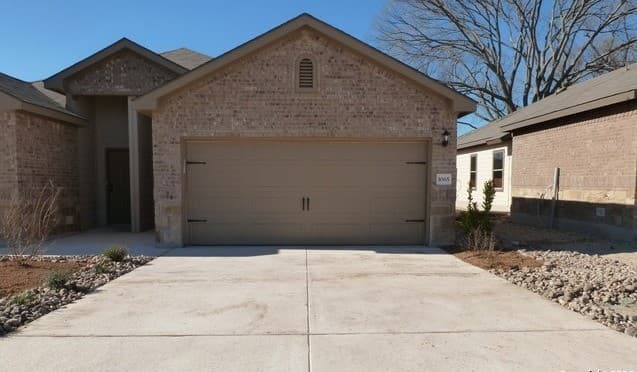 1065  Carolyn Cv