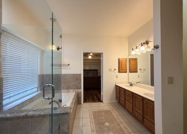 215  Whisper Wood Ln, San Antonio, TX 78216 — photo 13