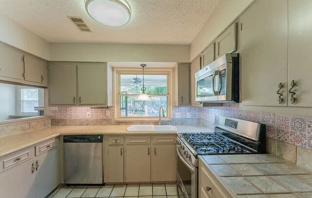 13115  Larkyorke, San Antonio, TX 78233 — photo 10