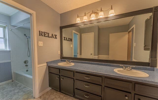 13115  Larkyorke, San Antonio, TX 78233 — photo 13