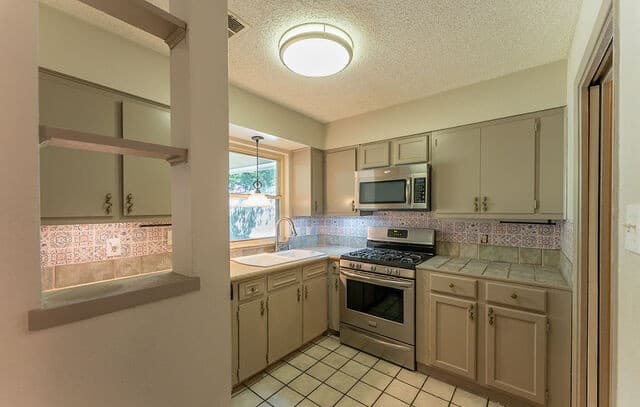 13115  Larkyorke, San Antonio, TX 78233 — photo 9