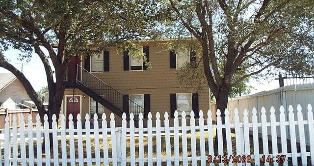 508 W Baetz