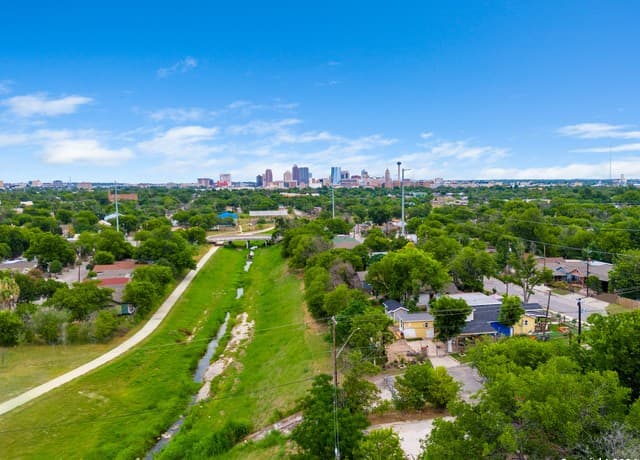 713 N Navidad St, San Antonio, TX 78207 — photo 2