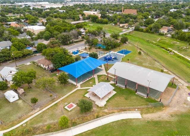 713 N Navidad St, San Antonio, TX 78207 — photo 9