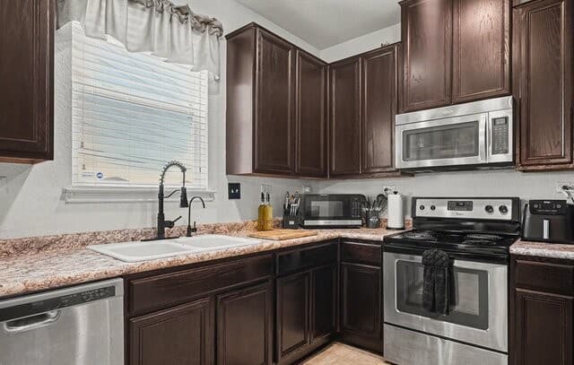 7602  Palomino Cv, San Antonio, TX 78244 — photo 9