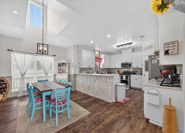 247  S Palo Alto Dr, Floresville, TX 78114 — photo 10