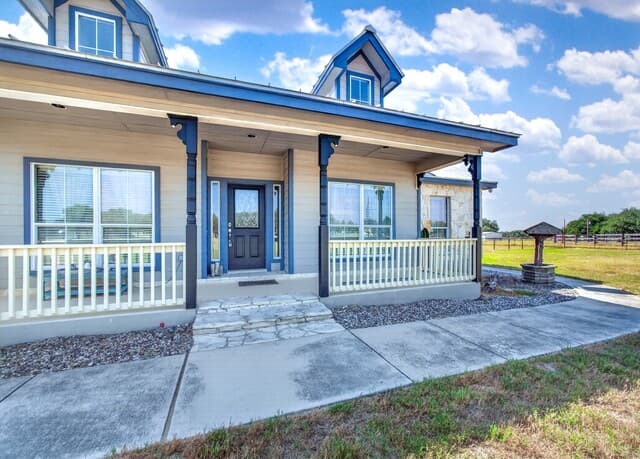 247  S Palo Alto Dr, Floresville, TX 78114 — photo 3