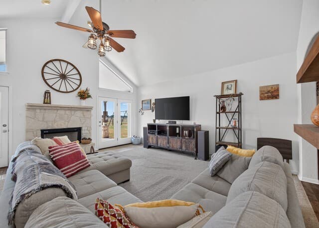 247  S Palo Alto Dr, Floresville, TX 78114 — photo 8