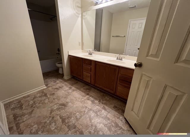 2628  Westover Vw, San Antonio, TX 78251 — photo 20