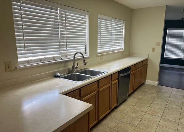 2628  Westover Vw, San Antonio, TX 78251 — photo 4