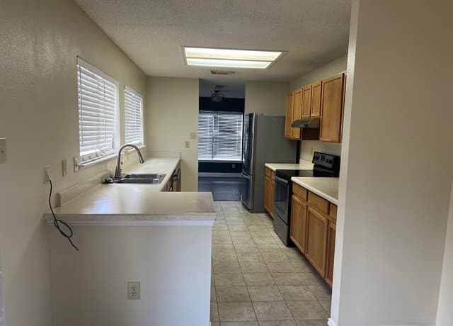 2628  Westover Vw, San Antonio, TX 78251 — photo 6
