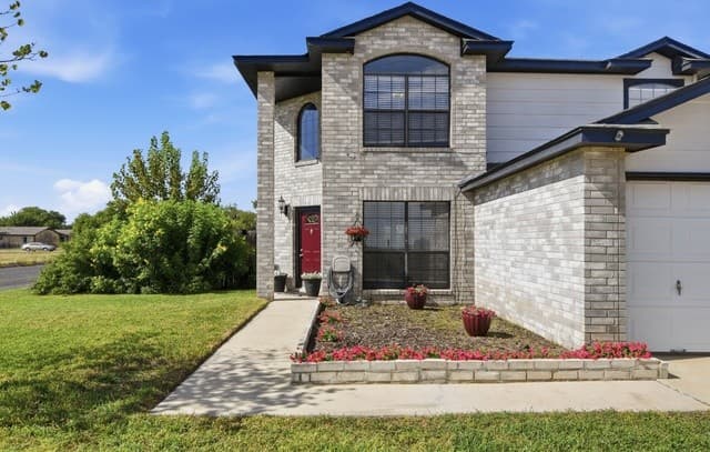 1518  33rd, Hondo, TX 78861 — photo 2