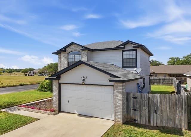 1518  33rd, Hondo, TX 78861 — photo 3