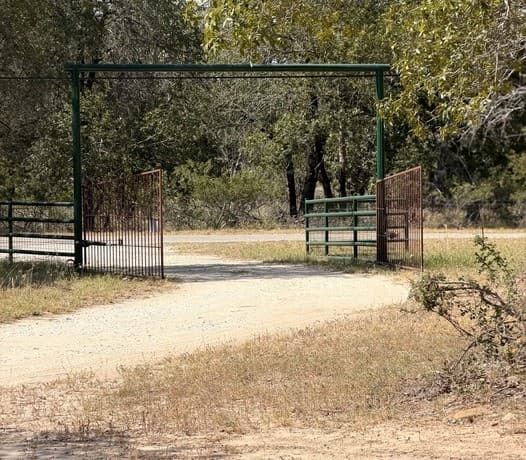 278  County Road 6767, Natalia, TX 78059 — photo 2