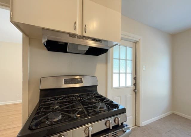 151  Sabyan Dr, San Antonio, TX 78218 — photo 6