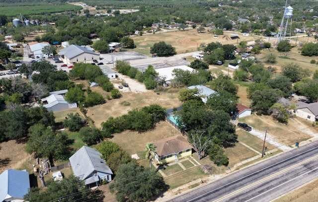 925  4th St, Floresville, TX 78114 — photo 15