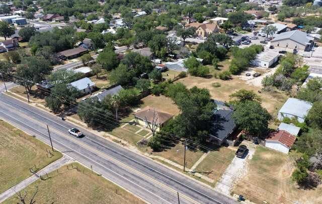 925  4th St, Floresville, TX 78114 — photo 16