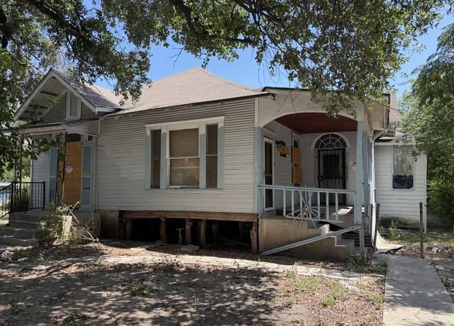 1402  Alametos, San Antonio, TX 78201 — photo 2