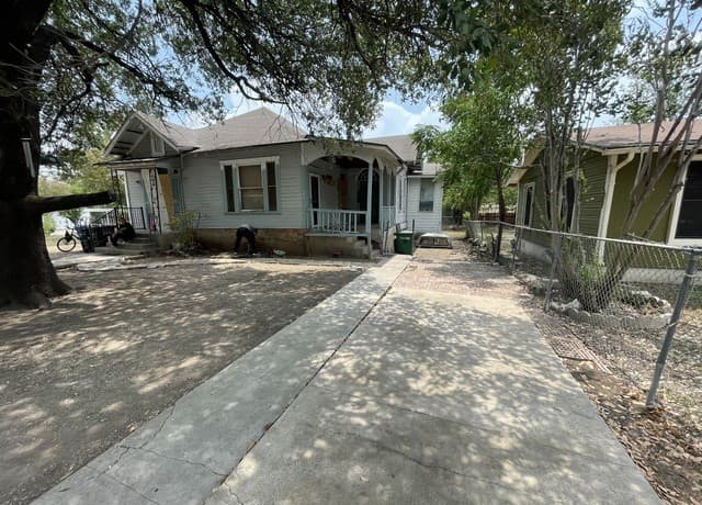 1402  Alametos, San Antonio, TX 78201 — photo 3