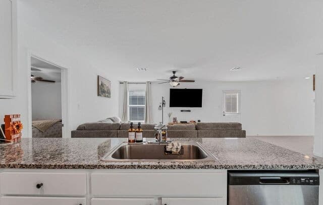 4407  Geyser Lk, San Antonio, TX 78223 — photo 4