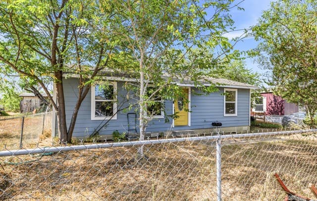 937  Avenue K, Poteet, TX 78065 — photo 2
