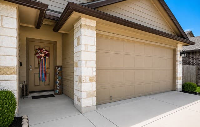 2526  Live Oak Pass, San Antonio, TX 78244 — photo 2