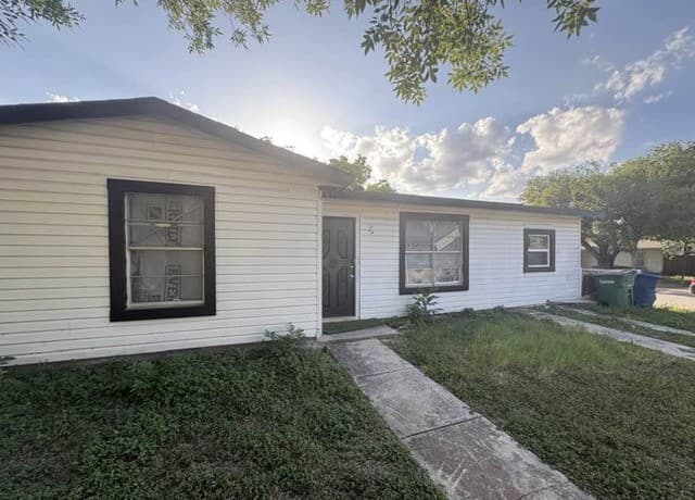 9923  Eveningway Dr, San Antonio, TX 78233 — photo 2