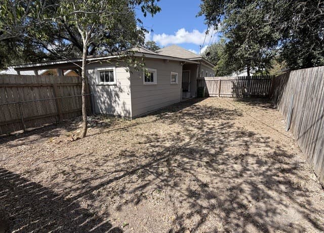 423 S 6th St, Kenedy, TX 78119 — photo 6