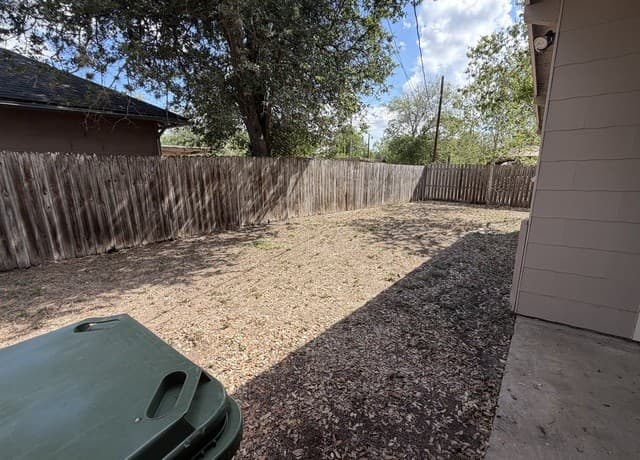 423 S 6th St, Kenedy, TX 78119 — photo 7
