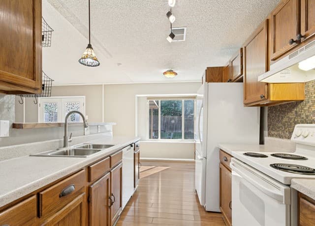 13318  Larkbrook St, San Antonio, TX 78233 — photo 12
